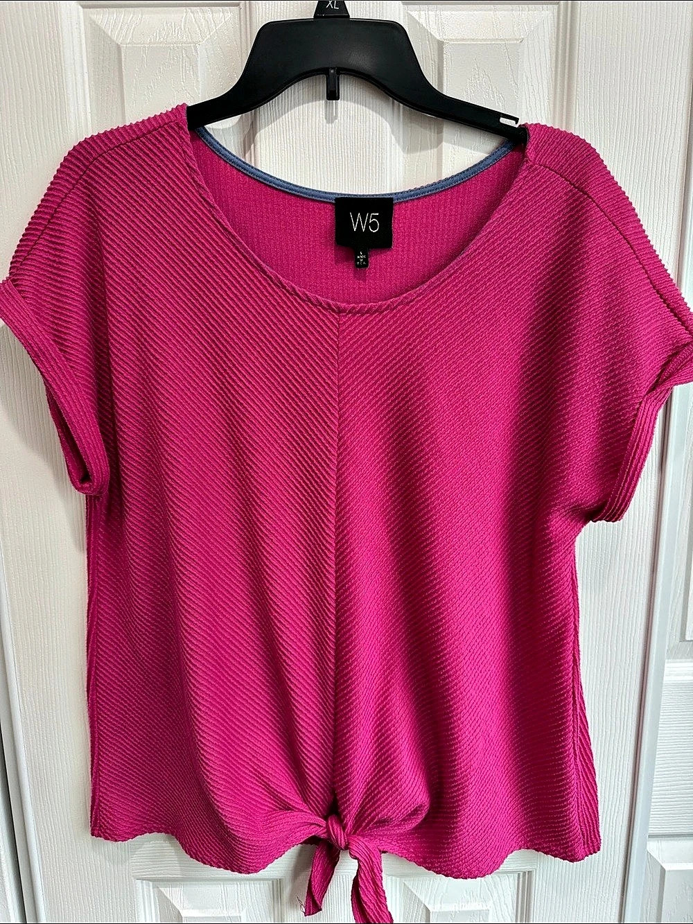 W5 Short Sleeve Tie Hem Top in Pink Like New large